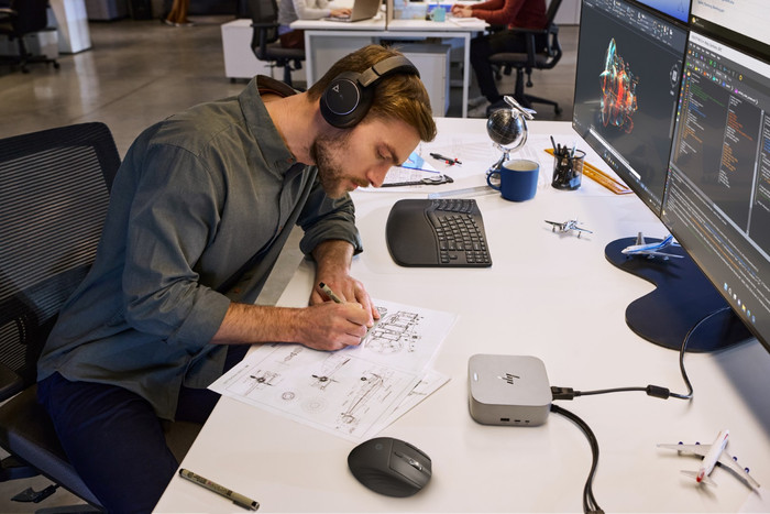 HP 780M Ultra-Fast Scroll Draadloze Muis product in gebruik