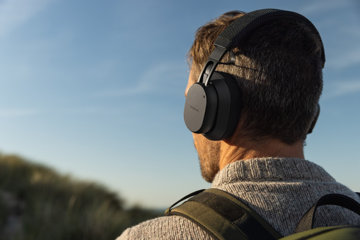 Fairphone Fairbuds XL Zwart product in gebruik