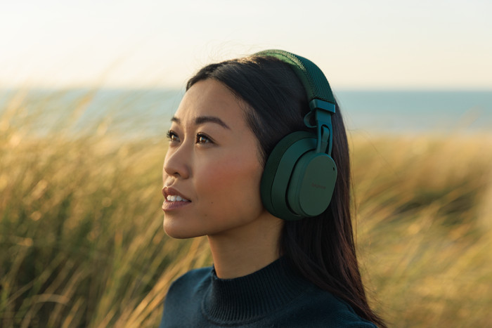 Fairphone Fairbuds XL Groen product in gebruik