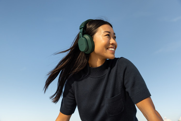 Fairphone Fairbuds XL Groen product in gebruik