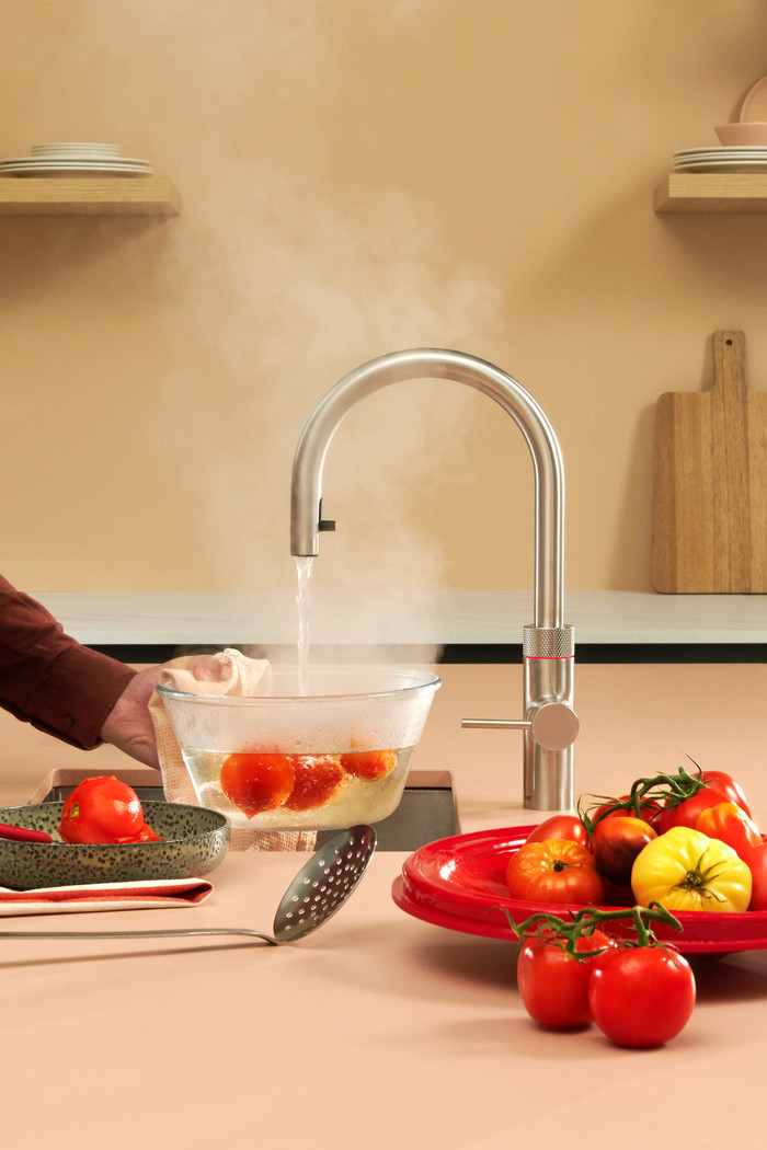 Quooker COMBI + Quooker Flex Round RVS product in gebruik