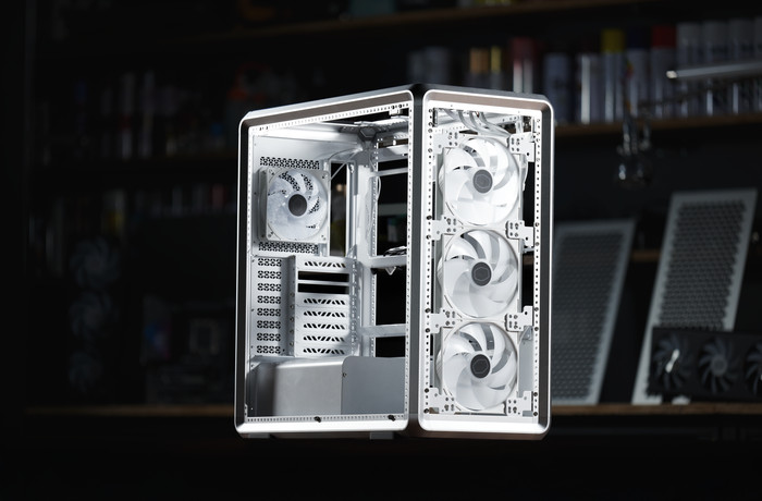 Cooler Master MasterFrame 600 Zilver product in gebruik