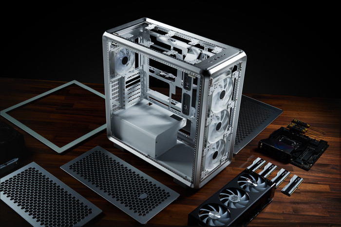 Cooler Master MasterFrame 600 Zilver product in gebruik