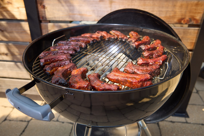 Weber Original Kettle 57 cm Zwart product in gebruik