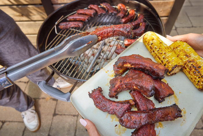 Weber Original Kettle 57 cm Zwart product in gebruik