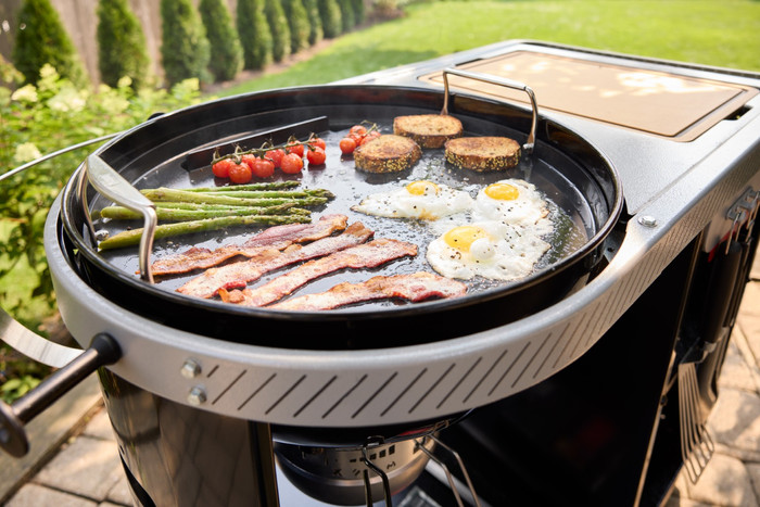 Weber Performer Premium product in gebruik