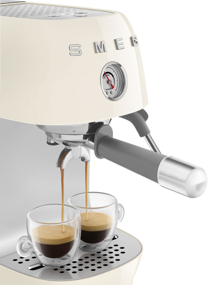 SMEG ECF03CREU Crème produit à l'usage