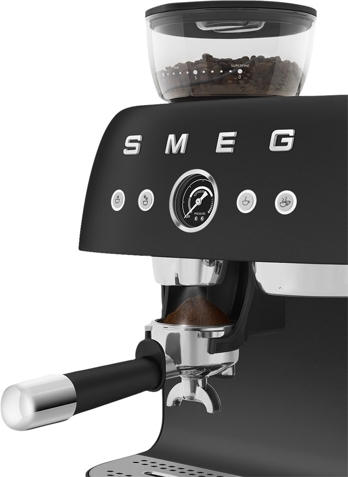 SMEG EGF03BLMEU Noir Mat détail