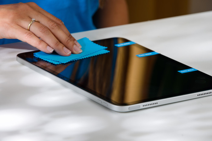 BlueBuilt Apple iPad Air/Pro 13 inches (2025/2024) Screen Protector Glass product in use