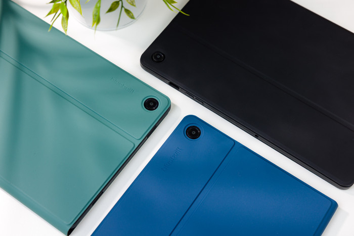 BlueBuilt Samsung Galaxy Tab A9 Plus Book Case Blue product in use