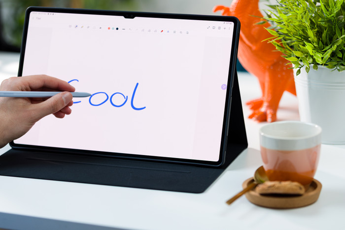 BlueBuilt Samsung Galaxy Tab S10 Plus / Tab S9 Plus / Tab S9 FE Plus Book Case Noir produit à l'usage