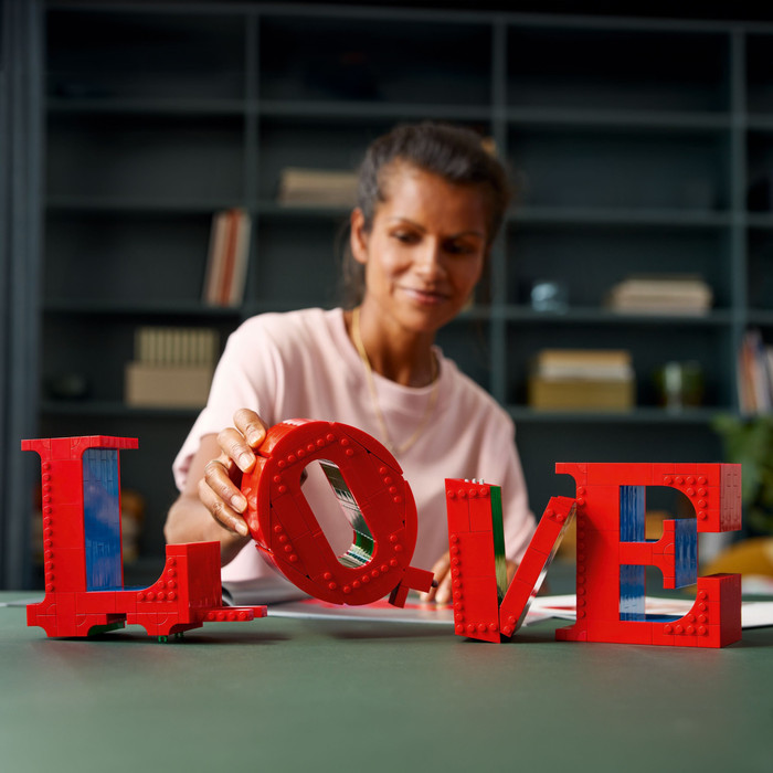 LEGO Art LOVE 31214 product in gebruik