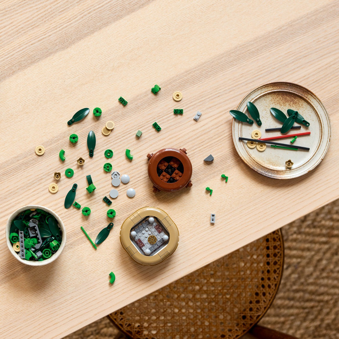 LEGO Botanicals Bamboe 10344 product in gebruik
