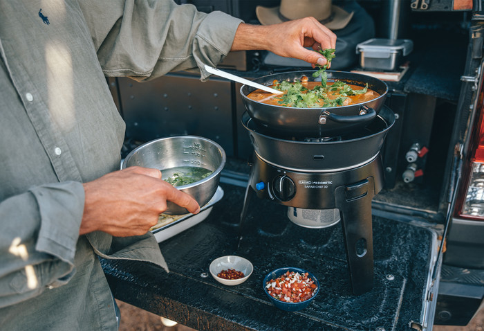 CADAC Safari Chef 30 LP Deluxe 30mbar product in use