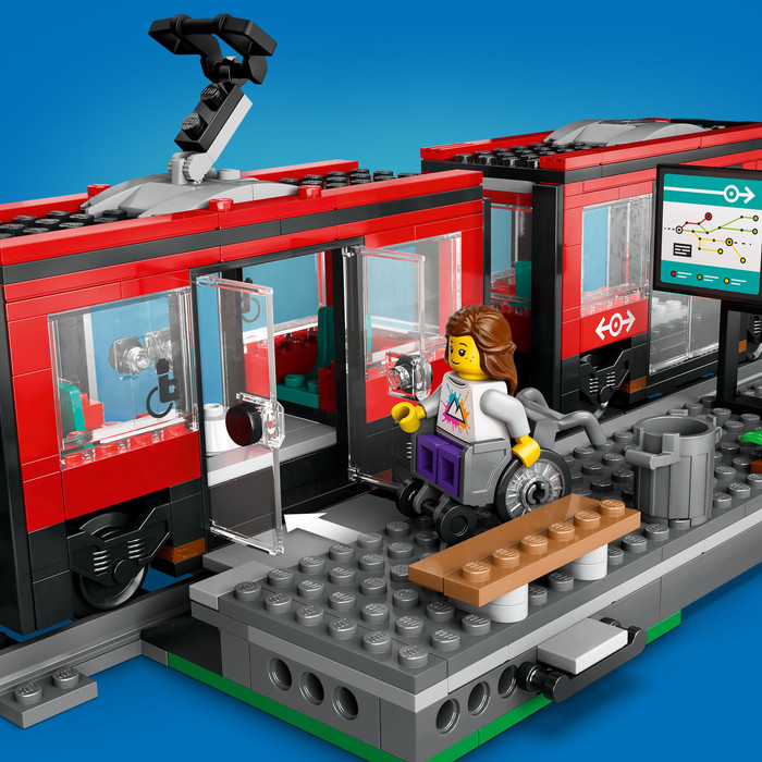 LEGO City Stadstram en Station 60423 product in gebruik