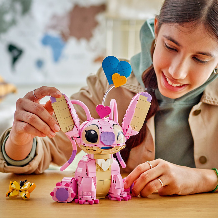 LEGO Disney Angel 43257 product in gebruik