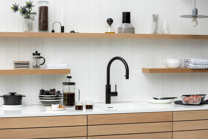 Quooker COMBI + Quooker Flex Round Black product in use