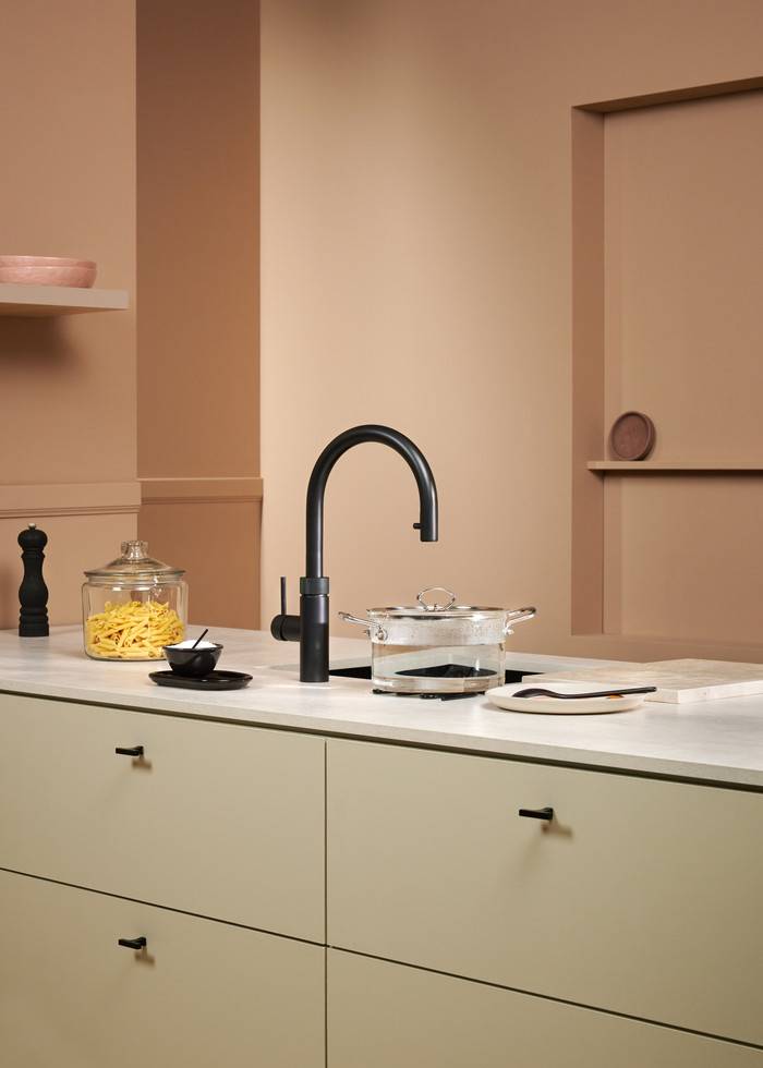 Quooker PRO3 + Quooker Flex Round Black product in use
