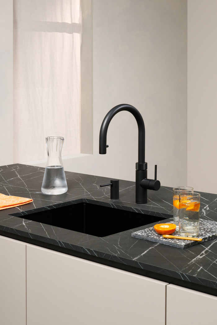 Quooker PRO3 + Quooker Flex Round Black product in use