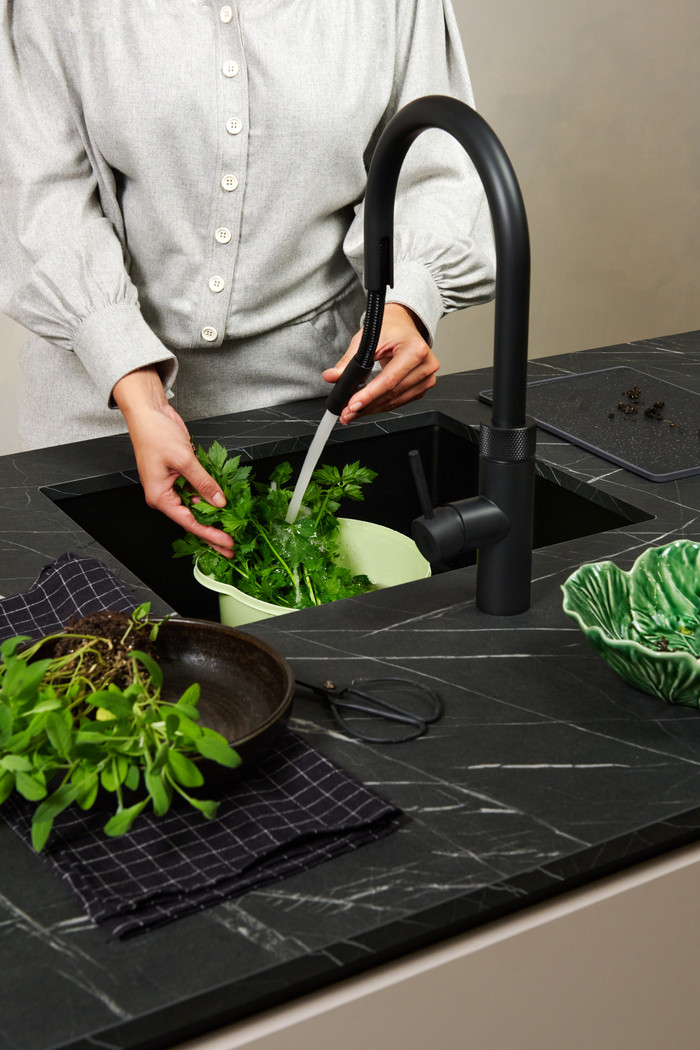 Quooker PRO3 + Quooker Flex Round Black product in use