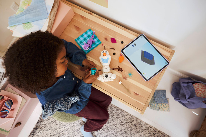 LEGO Disney Olaf and Bruni¿s Picnic Fun 43287 product in use