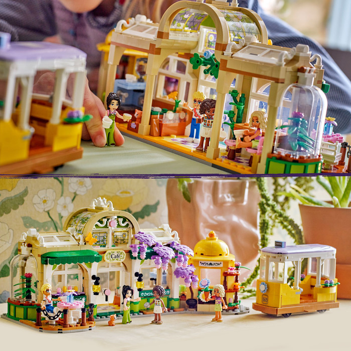 LEGO Friends Plant Café and Flower Shop 42671 product in use
