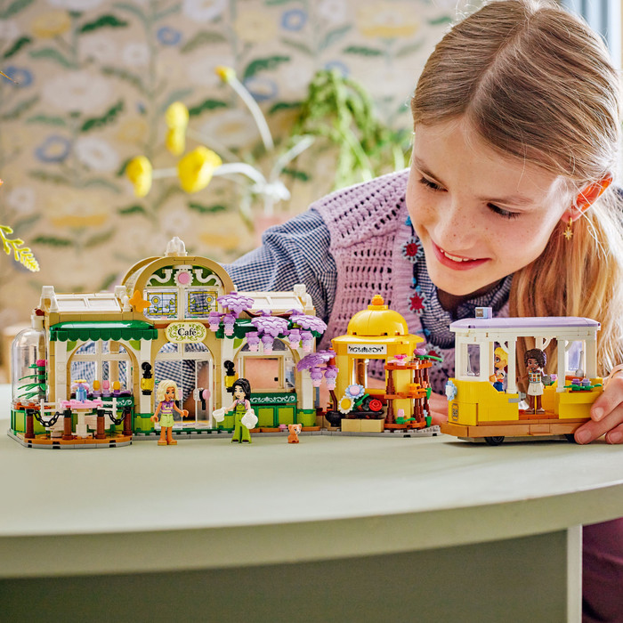 LEGO Friends Plant Café and Flower Shop 42671 product in use