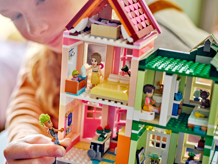 LEGO Friends - Les Appartements et Boutiques de Heartlake City 42670 produit à l'usage