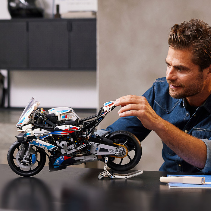 LEGO Technic - BMW M 1000 RR 42130 produit à l'usage