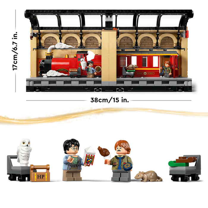 LEGO Harry Potter Boekensteun de Zweinstein Express 76450 product in gebruik