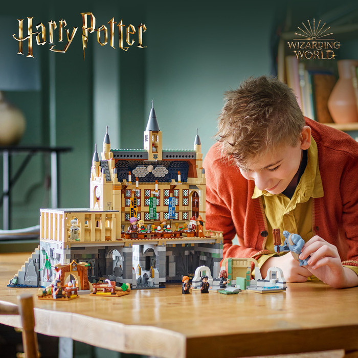 LEGO Harry Potter Hogwarts Castle: The Great Hall 76435 product in use