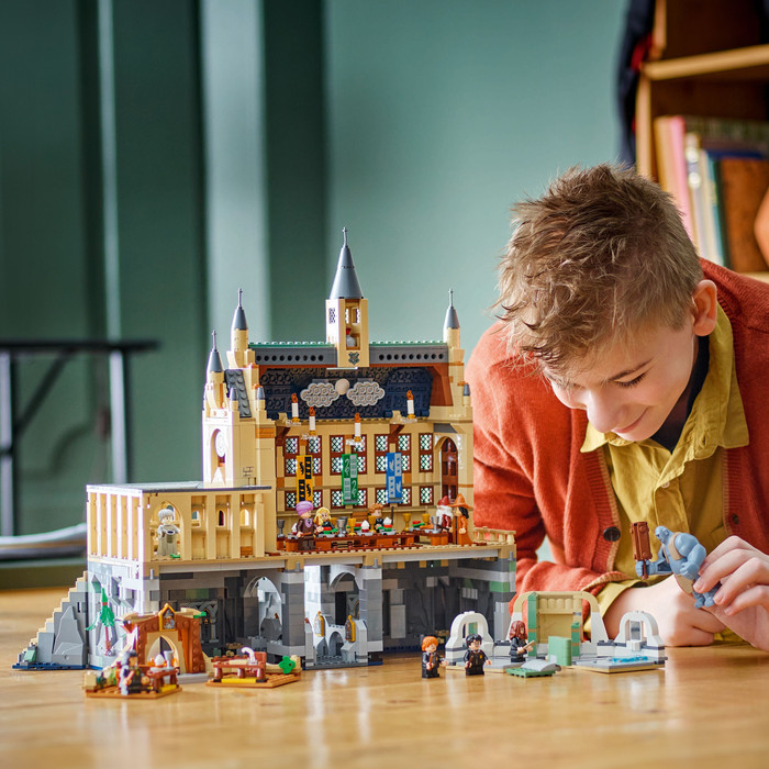 LEGO Harry Potter Hogwarts Castle: The Great Hall 76435 product in use