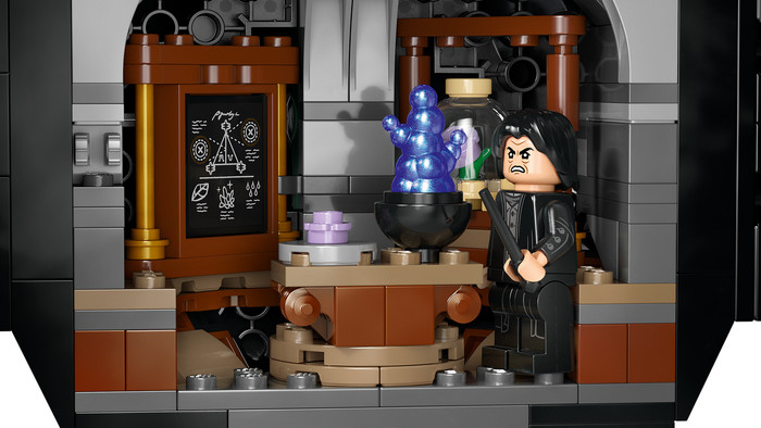 LEGO Harry Potter Cauldron: Secret Potions Classroom 76464 product in use