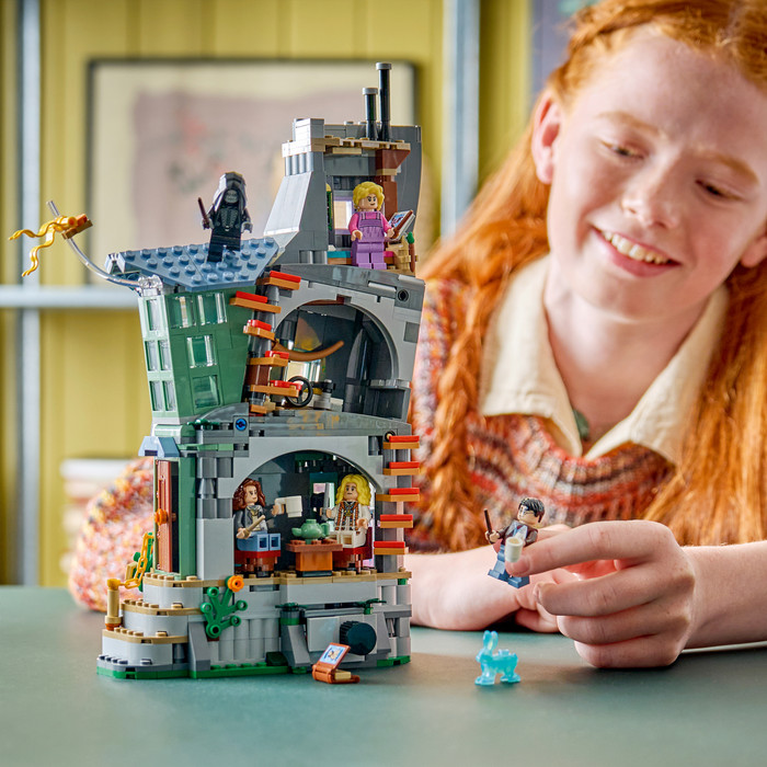 LEGO Harry Potter Luna Lovegood's Huis 76467 product in gebruik
