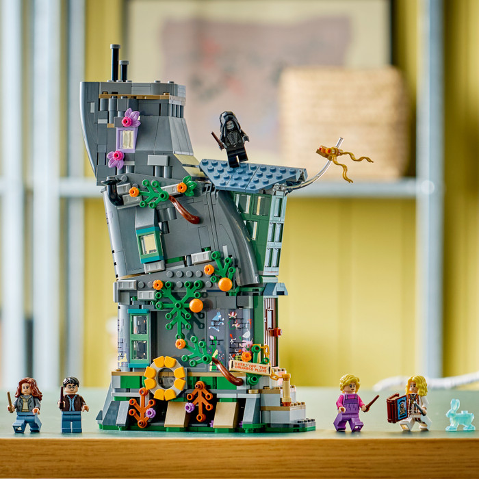 LEGO Harry Potter Luna Lovegood's Huis 76467 product in gebruik