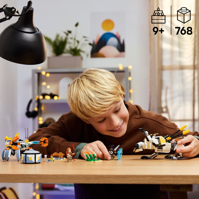 LEGO Horizon Adventures Aloy en Varl vs. Shell-Walker en Sawtooth 77037 product in gebruik