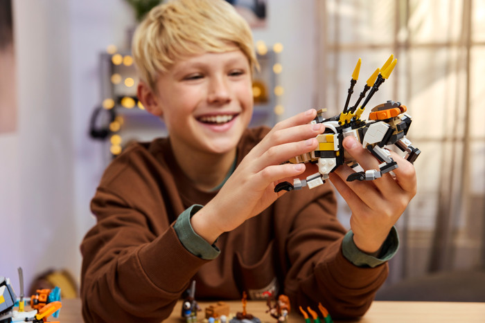 LEGO Horizon Adventures Aloy en Varl vs. Shell-Walker en Sawtooth 77037 product in gebruik