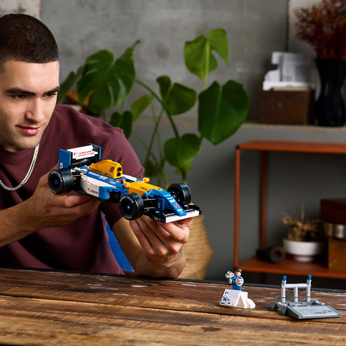 LEGO Icons Williams Racing FW14B and Nigel Mansell 10353 product in use