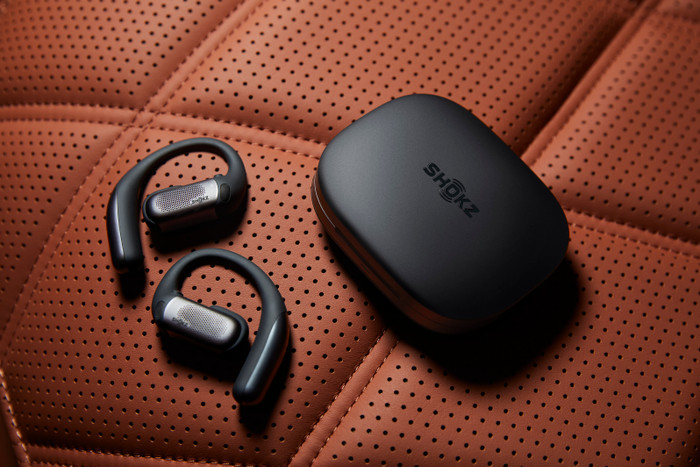 Shokz OpenFit Pro Zwart product in gebruik