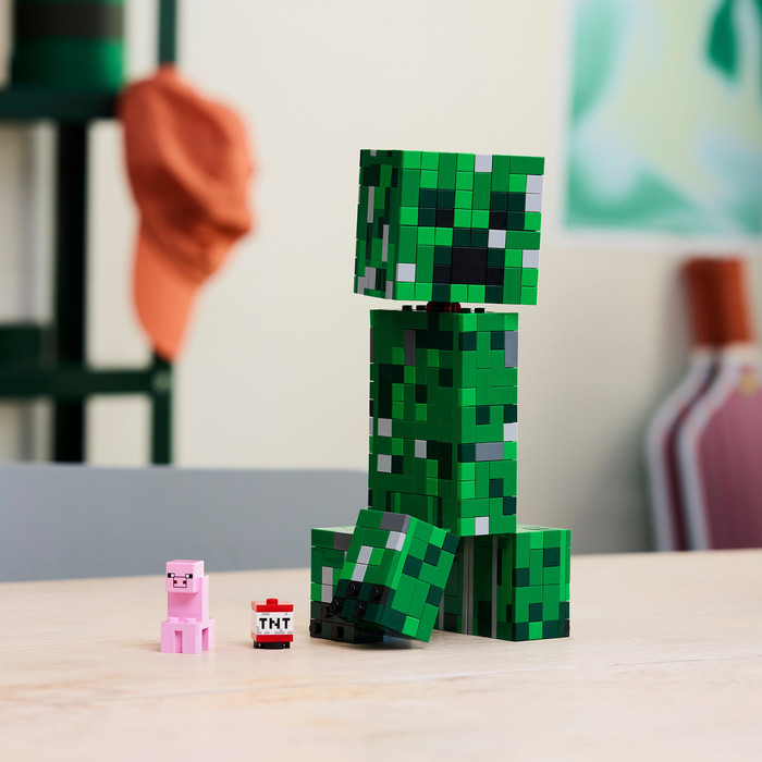 LEGO Minecraft de Creeper 21276 product in gebruik