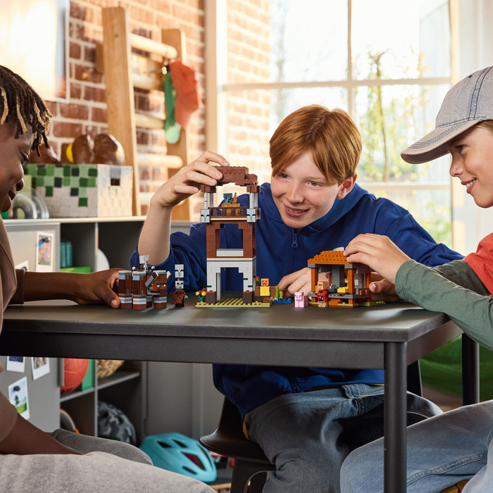 LEGO Minecraft - L¿avant-poste de Pillards et le Ravageur 21278 produit à l'usage