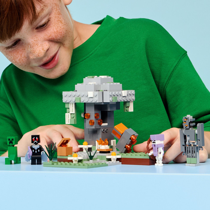 LEGO Minecraft The Pale Garden 21586 product in use