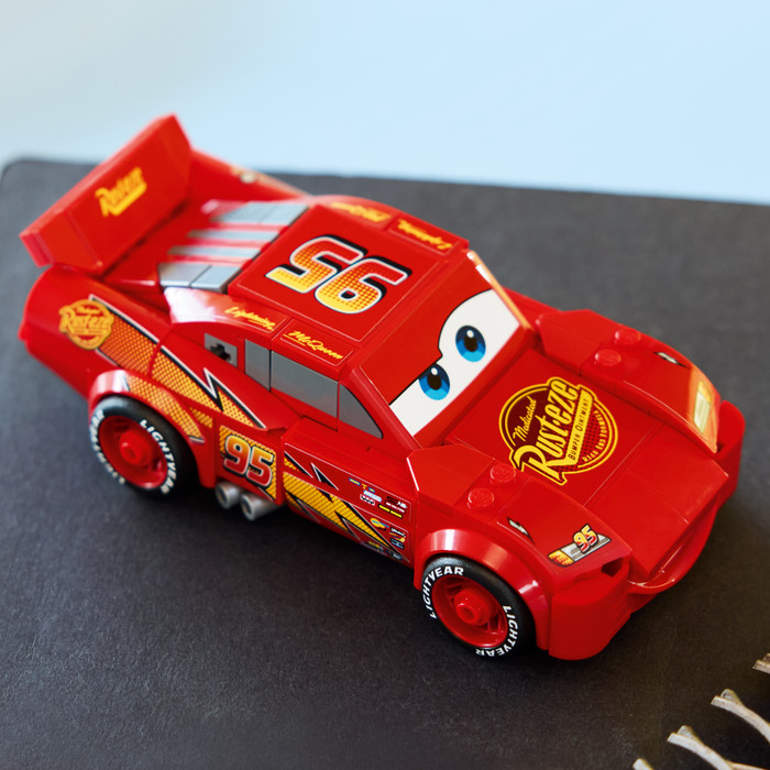 LEGO Speed Champions Lightning McQueen 77255 product in gebruik