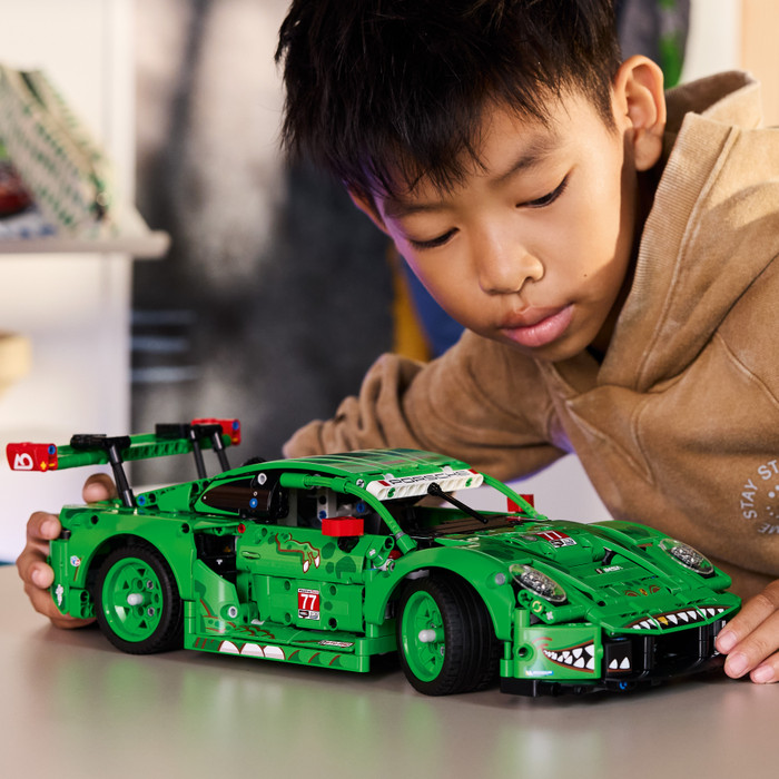 Lego Technic - Voiture Porsche 911 GT3 R REXY AO Racing 42224 produit à l'usage