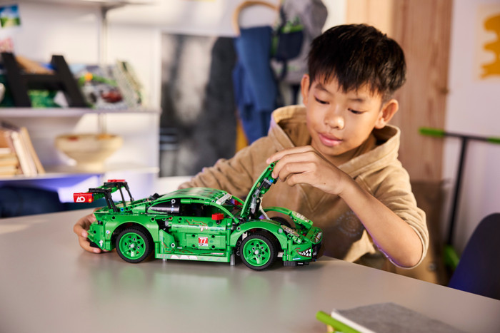 Lego Technic - Voiture Porsche 911 GT3 R REXY AO Racing 42224 produit à l'usage