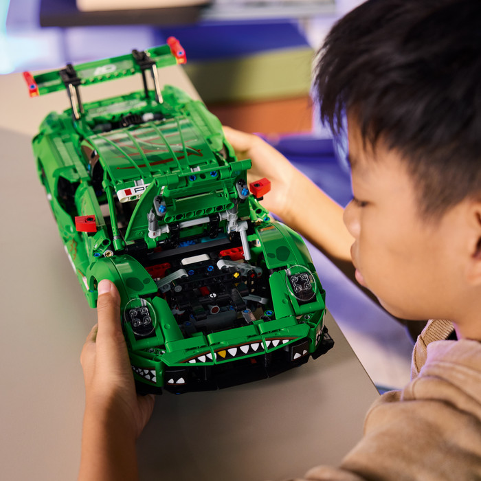 Lego Technic - Voiture Porsche 911 GT3 R REXY AO Racing 42224 produit à l'usage