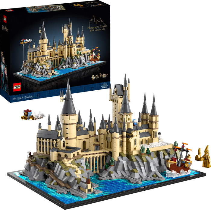 LEGO Harry Potter Kasteel Zweinstein en Terrein 76419 rechterkant