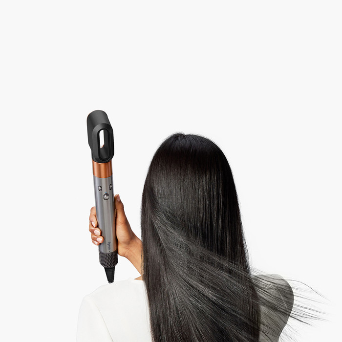 Dyson Airwrap Origin Nikkel/Koper product in gebruik