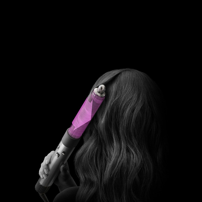 Dyson Airwrap Origin Nikkel/Koper product in gebruik