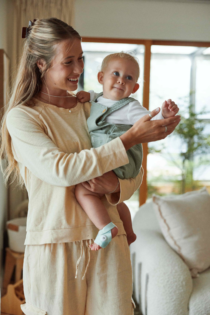 Owlet Dream Sock Bedtime Blue OW-DS-BL product in gebruik